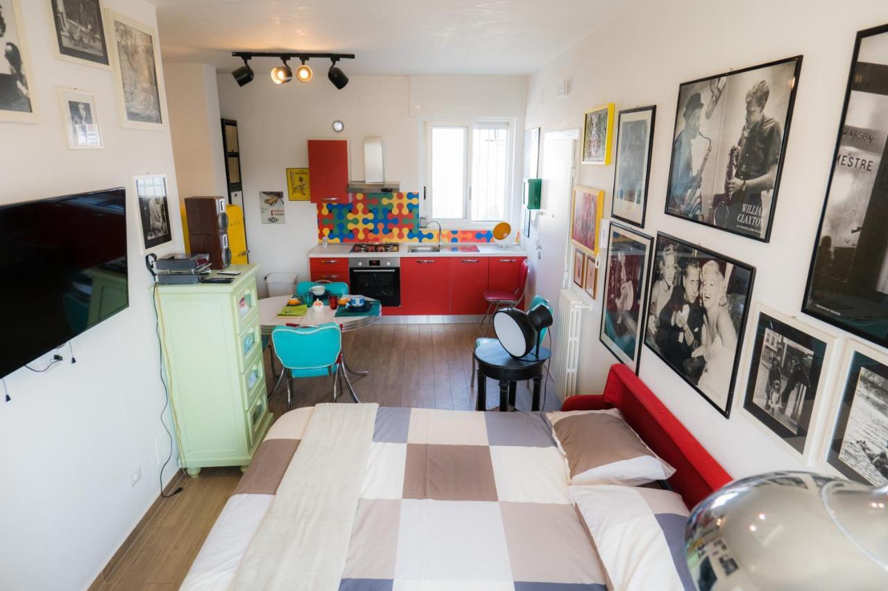 Hollywood Apartment Near Station With Parking Bari Kültér fotó