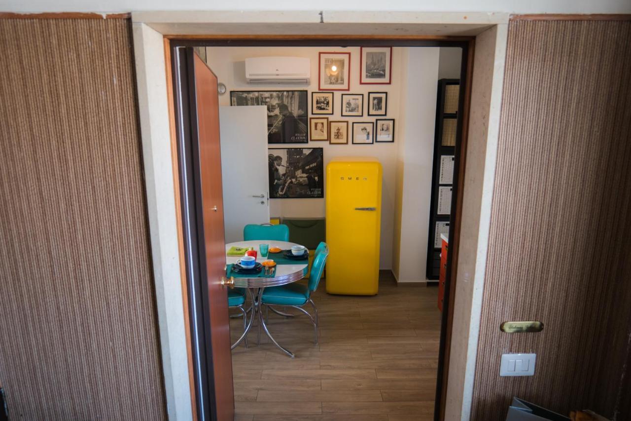 Hollywood Apartment Near Station With Parking Bari Kültér fotó